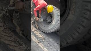 HOW TO TRUCKS TYPES BOLT REMOVING AIR MACHINE trending viralvideo shortvideo automobile jcb [upl. by Etireuqram]