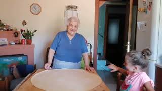 A scuola da nonna Pina Le tagliatelle tirate a mano [upl. by Felisha]