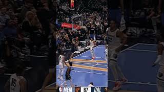 Luka Doncic insane pass to Dereck Lively II for the slam dunk [upl. by Hollie]