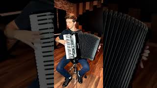 La Noyée  Yann Tiersen ameliepoulain yanntiersen accordionversion versaoacordeon [upl. by Ogir532]