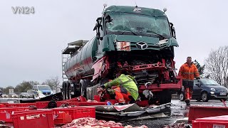 07042022  VN24  Rindfleisch landet nach LKW Unfall auf der Autobahn [upl. by Allecsirp374]