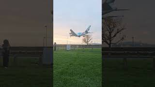 Mega jat arrives 🤩🛫Emirates Airbus A380 😱 explore fyp airbusa380 heathrow [upl. by Luebke]