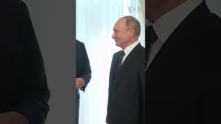 putin lider presidente rusia trump Putin meets Trump and his wife [upl. by Ahseram]