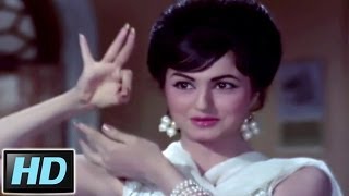 Aamdani Attanni Kharcha Rupaiya  Asha Mahendra Kapoor Teen Bahuraniyan Song [upl. by Wyck399]