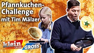 Wer kann schneller Pfannkuchen wenden Tim Mälzer vs Romy 10  Klein gegen Groß [upl. by Nylevol]