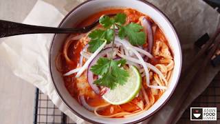 Recept voor Chicken Khao Soi Thaise kokosnoedelsoep [upl. by Corley246]