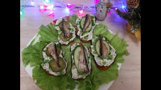 Бутерброды со шпротами Новогодний столSandwiches with sprats New year table [upl. by Assilim45]