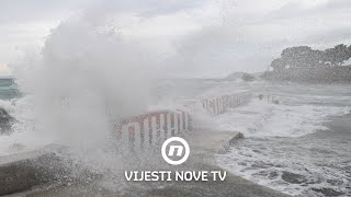 Oluja hara Hrvatskom Zabijelile se Fužine rive pod vodom  Vijesti Nove TV [upl. by Ogg643]