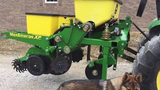 John Deere 1700 2 row precision vacuum planter [upl. by Sirad901]