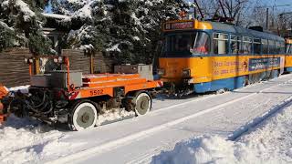 Die Schneepflüge der LVB im Einsatz  Parallelfahrt [upl. by Yrrap]