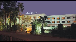 CLARKS VARANASI VLOG  Best Hotel in Varanasi under 4000 price [upl. by Stacey337]