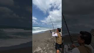 Strike ikan diamond trevally pantai selatan shorts fishing mancing mancingdipantai [upl. by Imena]