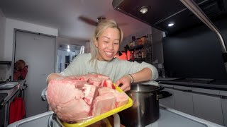 18h rinderknochensuppe im xxltopf für 95€ 🥩 – tiktok rezept tag 24 [upl. by Annenn]