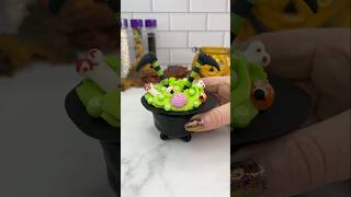 Cauldron cupcakes 🧙🏼‍♀️💚 cupcakes cakedbyrach halloweencupcakes witch cake dessert shorts [upl. by Artima]