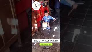 NIÑO GIGANTE EN TALENTO TOCANDO BOMBO CON PLATILLO murga argentina murga [upl. by Lakin]