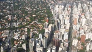 Vista aérea São Paulo  Aterrissagem Aeroporto Congonhas [upl. by Arbma937]