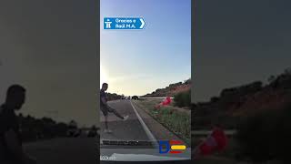 En la carretera tambien hay buenos actos  Dashcams España [upl. by Bocock858]