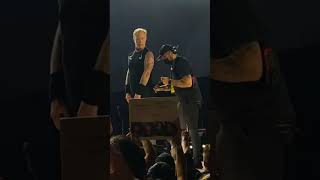 JAMES HETFIELD GETS PICKPOCKETED AFTER A SHOW LIVE METALLICA 2022 [upl. by Novahs]