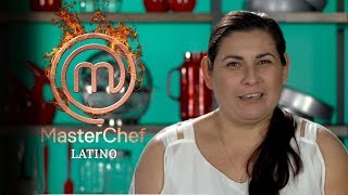 MasterChef Latino  Dora cocina sopa de pera y calabacita en MasterChef Latino  Entretenimiento [upl. by Chaffin927]