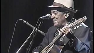 Compay Segundo y sus Muchachos  La engañadora  Heineken Concerts 1999 [upl. by Perrie]