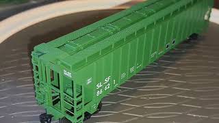 REVIEW VIDEO HO SCALE WALTHERS MAINLINE 4750 COVERED HOPPERS [upl. by Ehc]