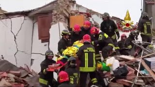 Esplosione a Canale Monterano i vigili estraggono una persona viva dalle macerie [upl. by Beitch]