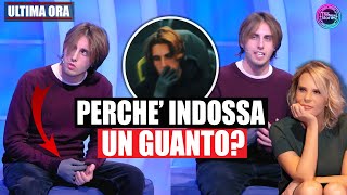 C è Posta per te ecco perché Manuel indossava un guanto  la spiegazione [upl. by Einuj462]