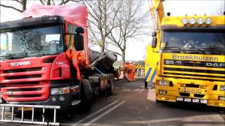 Vrachtwagen gekanteld op N381 bij Donkerbroek [upl. by Schulein]