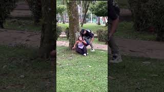 El perro 🐶 rogailer que está suelto 🪢 nivel parque 🏞️ broma de humor ❤️🤣 video funny comedy [upl. by Kellene]