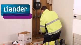 Installatie van de slimme meter door monteur Liander [upl. by Notsle188]