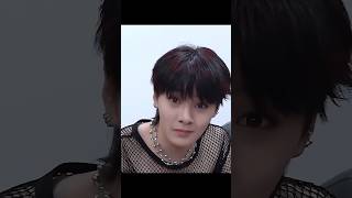 IN surprised by Lee Know 😍❤️ straykids skz jeongin leeknow [upl. by Anirdua690]