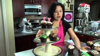 How to Display Cupcakes Without a Stand  Cupcake Creations [upl. by Zelma713]