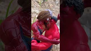 Hulk vs Red Hulk protects his son  Marvel Toys [upl. by Bate]