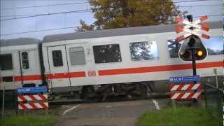 Spoorwegovergang Almelo  Dutch railroad crossing [upl. by Aisyat247]