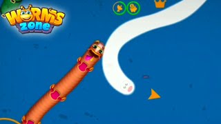 WORMS BATTLE IT OUT in Worm io [upl. by Desmund]