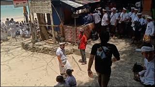 Jalan jalan melihat larungan di pantai Padang Padang labuansait beat Bali [upl. by Anelaj]