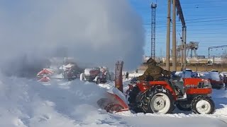 Трактор Kubota GL25 with Snow Blower снежная фреза [upl. by Nisa711]