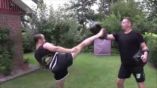 Muay Thai  OutdoorTraining mit ExWorldchampion Dr Jörg Schein HDCanon Legria HF G25 [upl. by Chassin]