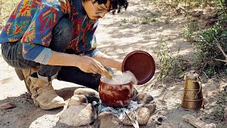 بيصارة مغربية مع رجل كوري  Moroccan Soup BISSARA  Bushcraft Campfire Cooking [upl. by Guerra]