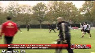 Great freekick of Ronaldinho in Training  13102010 [upl. by Narut]