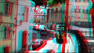 Eléctrico 28 na Travessa de São Tomé Alfama Lisboa versão 3D [upl. by Laurita]