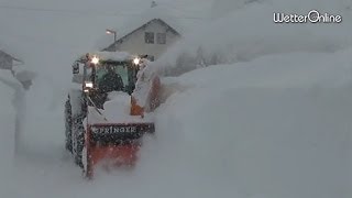 Schneechaos in Österreich  Vielfach kein Durchkommen mehr [upl. by Etiragram]