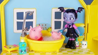 Vampirina fa da babysitter a Peppa Pig e organizza un pigiama party Storie con i giocattoli [upl. by Vizza297]