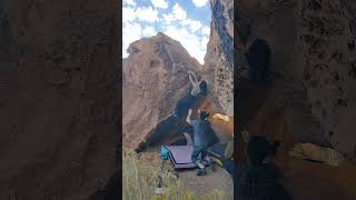 Bishop Bouldering Happy Boulders  Big City Boy V6 [upl. by Zedekiah]