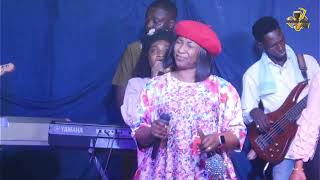 Fehintola Onabanjo hosts Minster Apekeola at Unlimited praise concert [upl. by Aneen507]