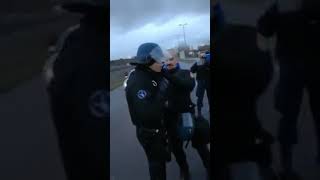 gilets jaunes VS gendarmerie [upl. by Aibonez584]