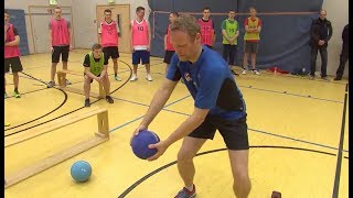 SAT1Reporter macht den Sporttest der Feuerwehr Hamburg [upl. by Anitreb]