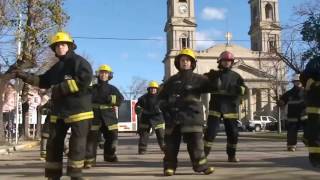 BOMBEROS BAILAN NENE MALO BRAGADO PCIA DE BS AS ARGENTINA [upl. by Anyzratak]