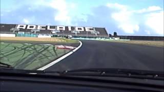 INCROYABLE Clio Diesel sur le circuit de Nevers MagnyCours [upl. by Ellenod]