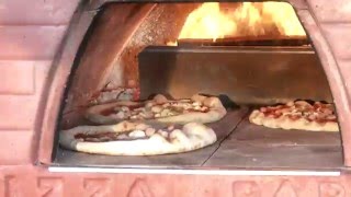 Cottura nel forno a legna 4 pizze nel forno Pizza Party Pizzone  Marco Romano [upl. by Osnofla]